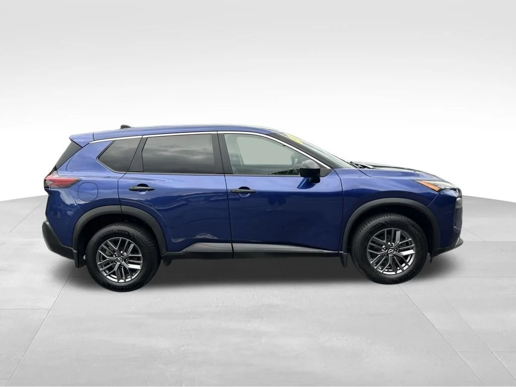 Used 2022 Blue Nissan S image 6