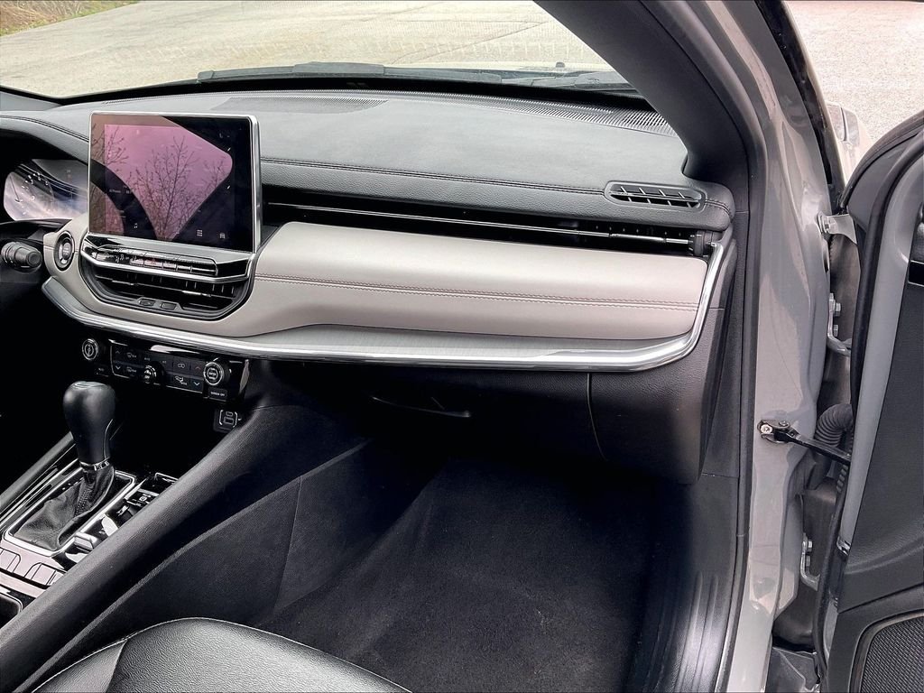 Used 2024 Gray Jeep Limited image 12