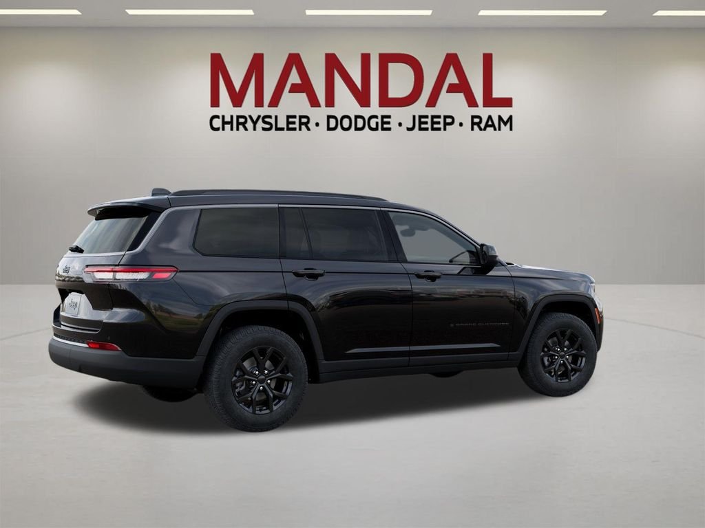 New 2026 Diamond Black Crystal Pearl-Coat Exterior Paint Jeep Laredo image 4