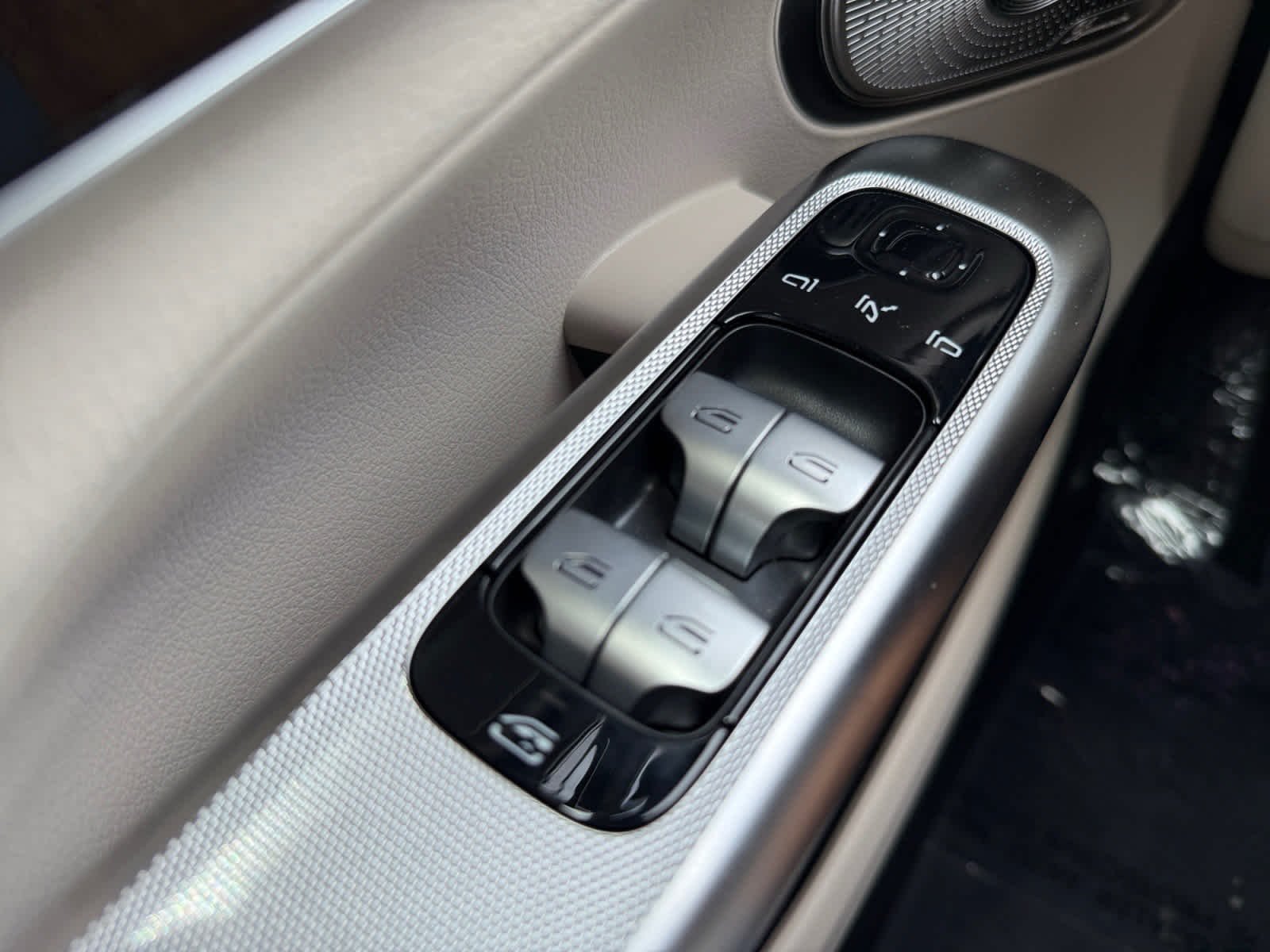 New 2026 Cirrus Silver Metallic Mercedes-Benz GLC 300 image 25