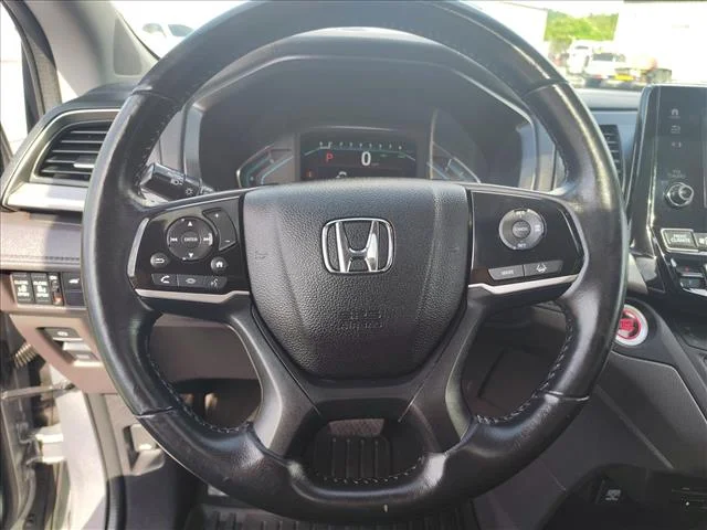 Used 2018 Silver Honda TOURING AUTO image 22