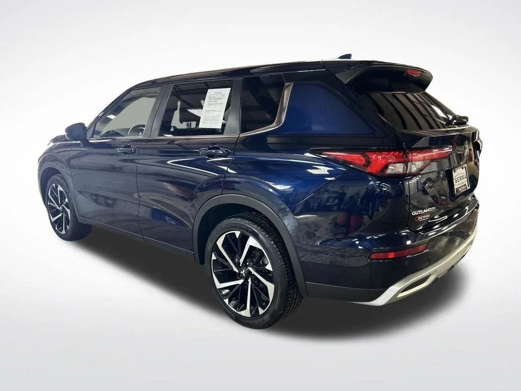 Used 2023  Mitsubishi SE image 3