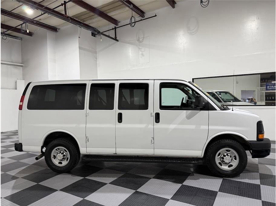 2014 Chevrolet Express Passenger LS photo 4