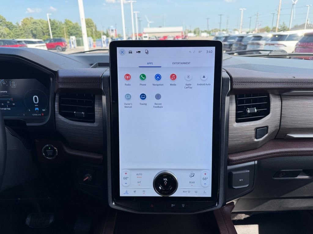 Used 2022  Ford Limited image 14