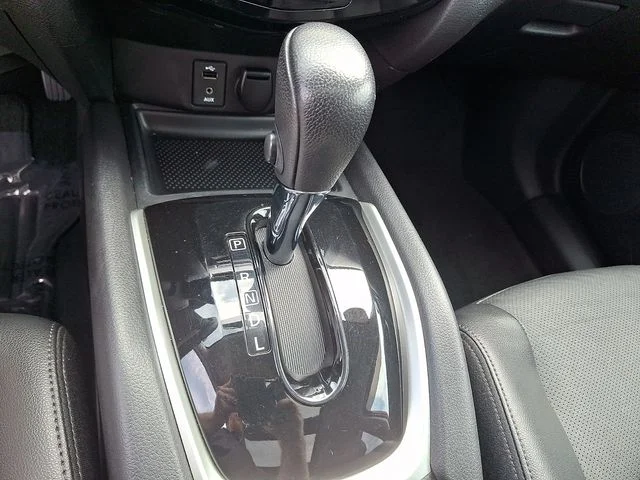 Used 2015 Red Nissan SL image 22