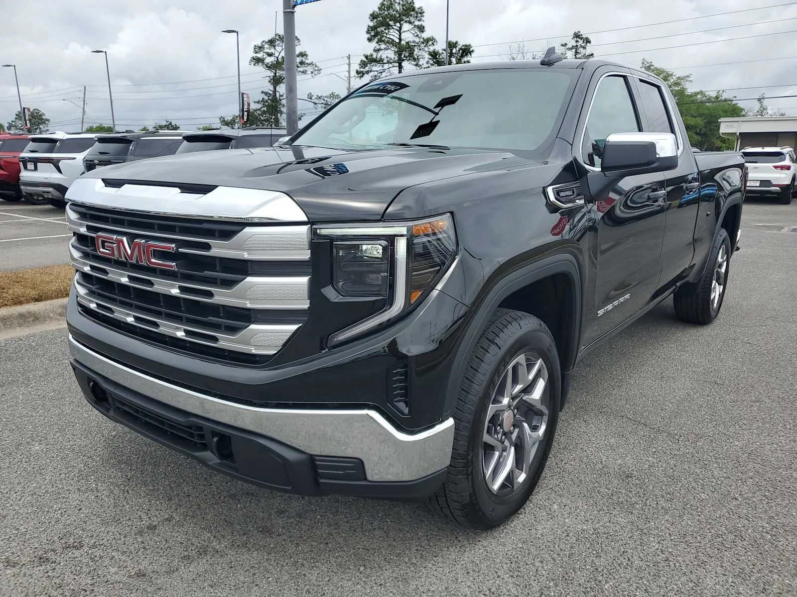 New 2026 Onyx Black GMC SLE image 1