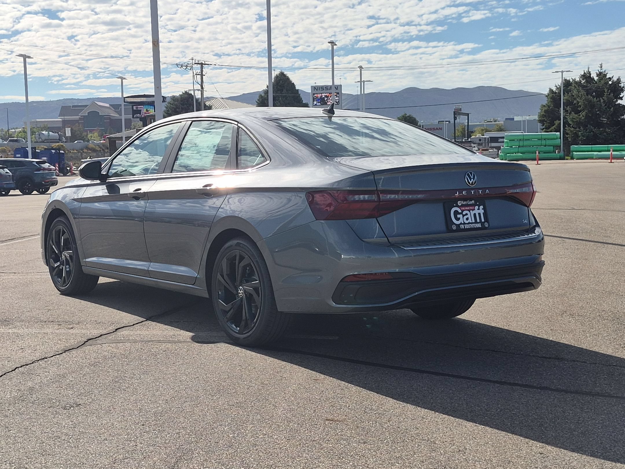 New 2027 Platinum Gray Metallic Volkswagen SE image 5