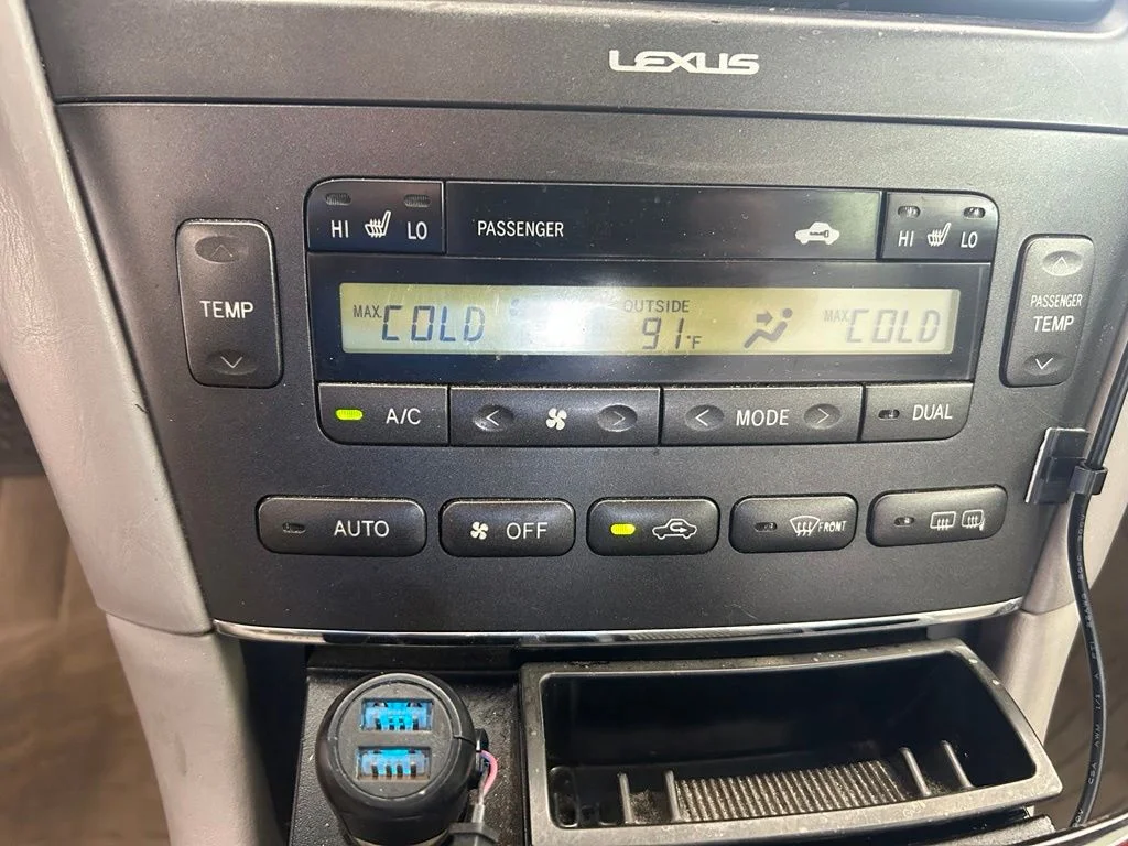 Used 2002  Lexus 300 image 46
