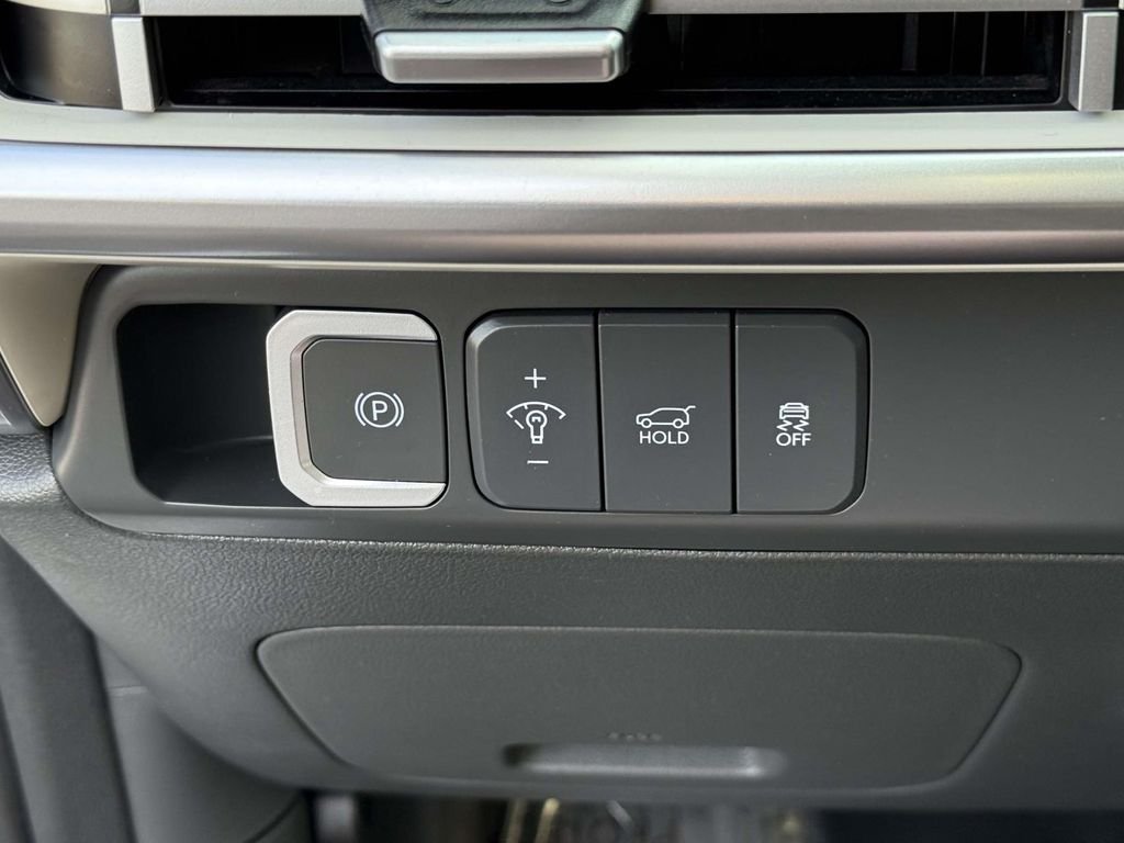 Used 2025 White Hyundai SEL image 30