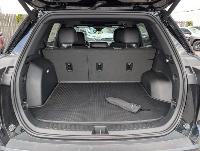 New 2027 Mosaic Black Metallic Chevrolet ACTIV image 31