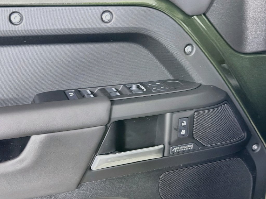 New 2026 Woolstone Green Land Rover X-Dynamic SE image 18