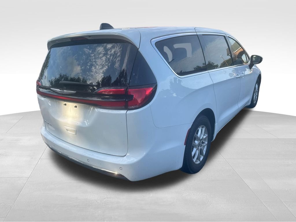 Used 2023 White Chrysler Touring L image 21