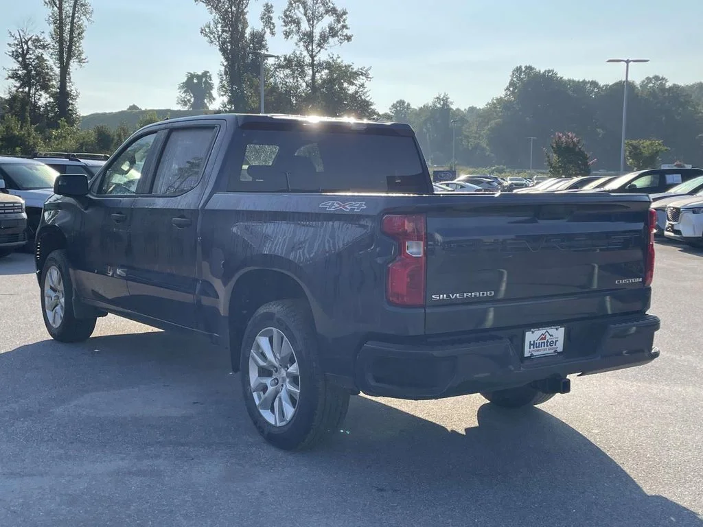 Used 2022 Northsky Blue Metallic Chevrolet Custom image 25