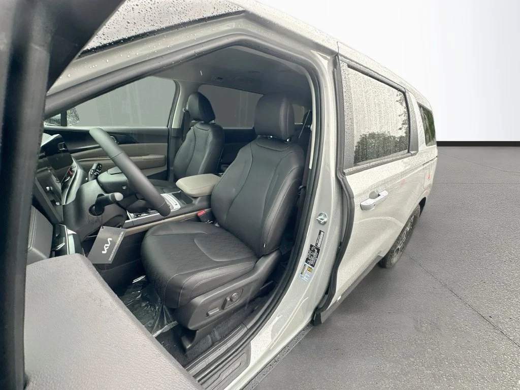 New 2027 Ceramic Silver Kia LXS image 21
