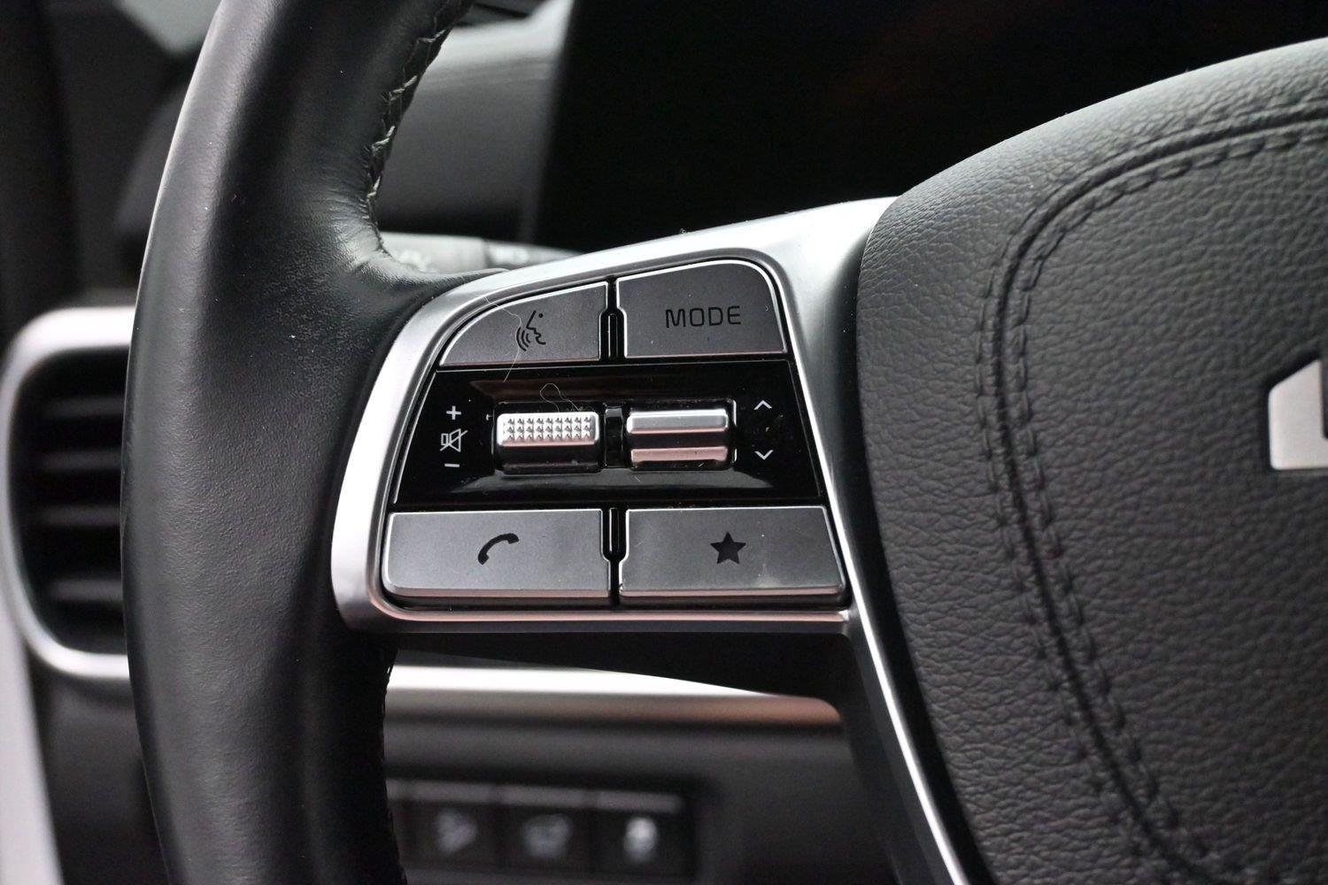 Used 2023 Glacial White Pearl Kia SX X-Line image 19