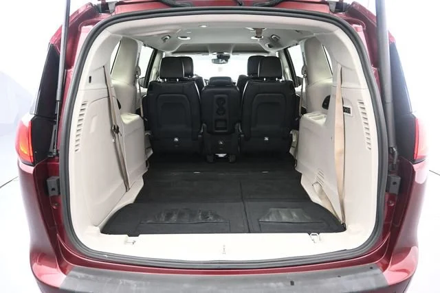 Used 2018 Velvet Red Pearlcoat Chrysler Limited image 21