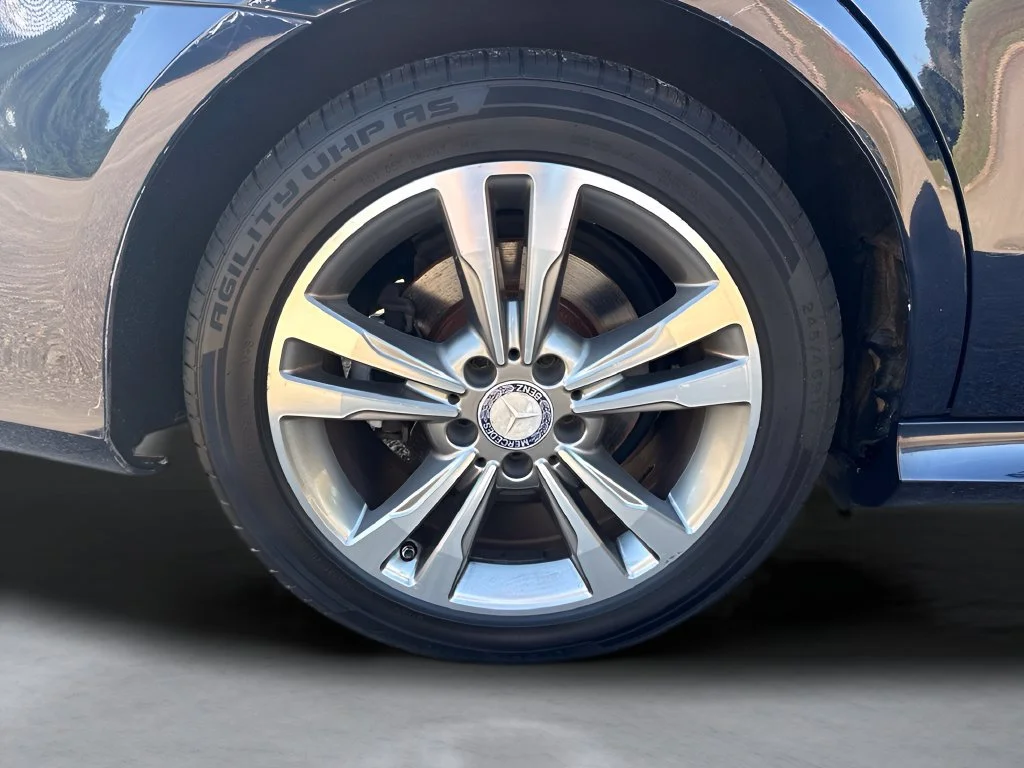 Used 2014  Mercedes-Benz E 350 Luxury image 35