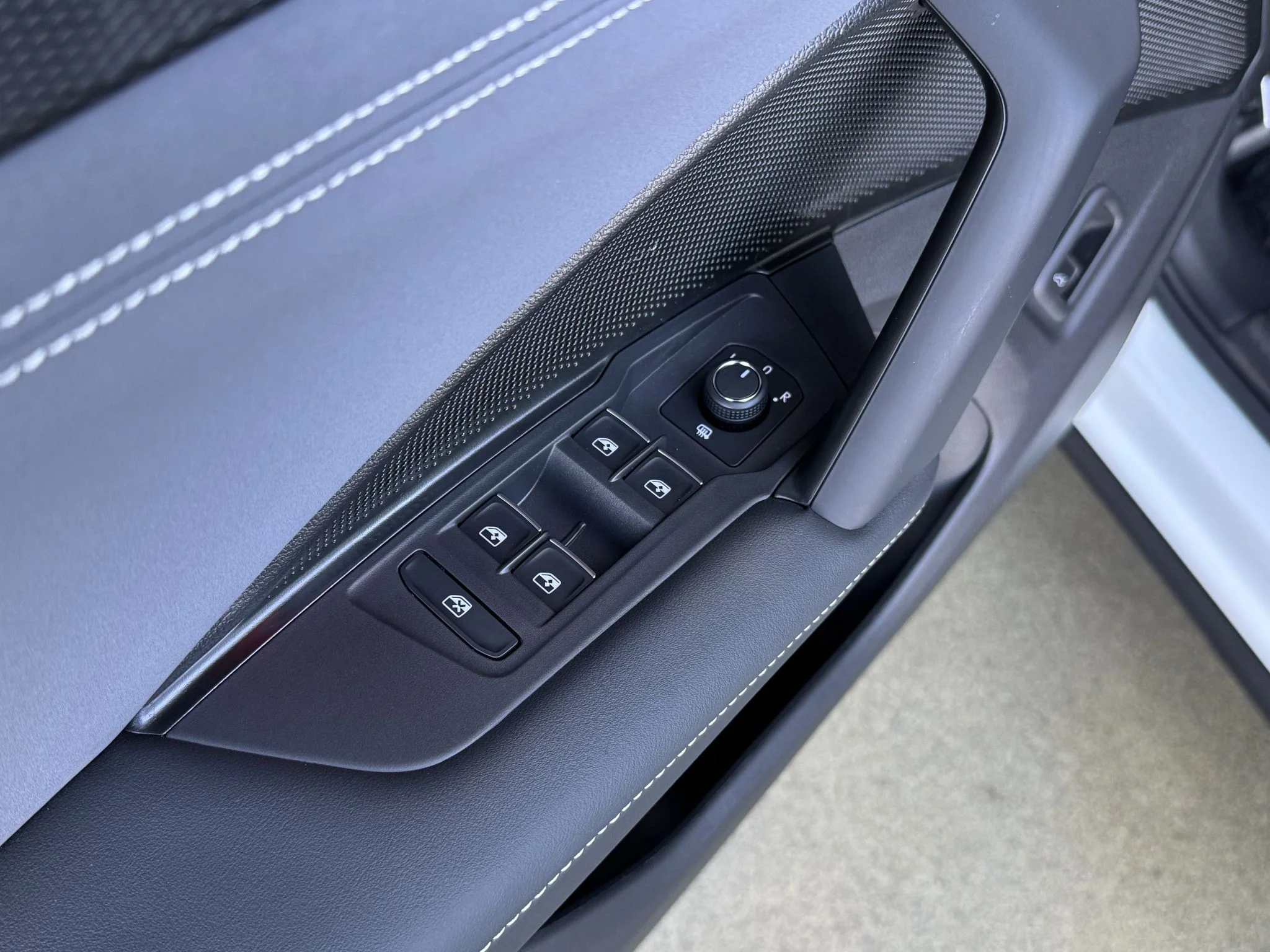 New 2026 Opal White Pearl Volkswagen SE R-Line Black image 12