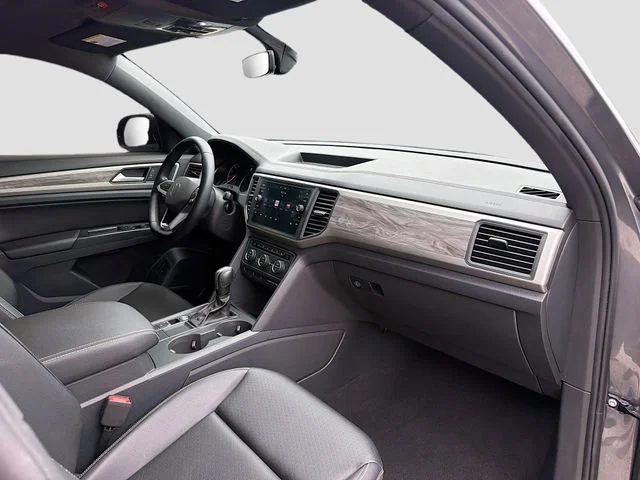 Used 2020 Platinum Gray Metallic Volkswagen 2.0T SE w/Technology image 14