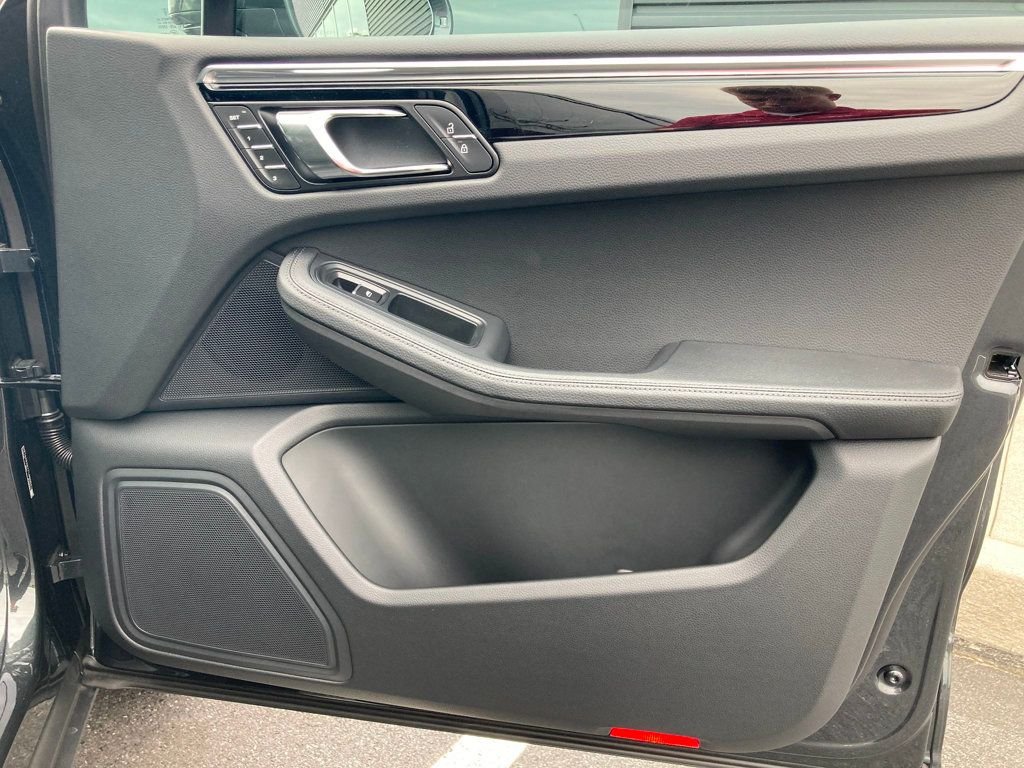 2026 Porsche Macan - Photo 18