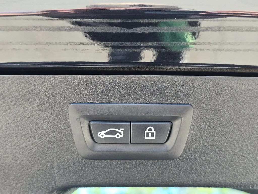 Used 2017 Black BMW Base image 16