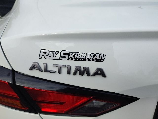 Used 2025 White Nissan 2.5 SV image 27