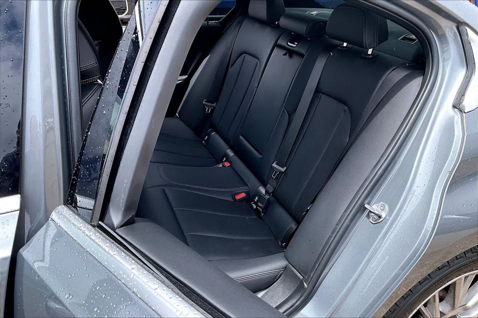 Used 2024 Skyscraper Grey Metallic BMW 330i image 18