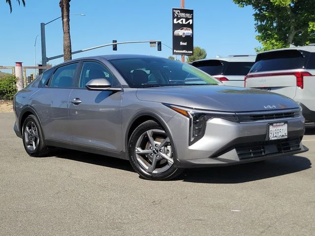 2025 Kia K4 LXS AT's photo