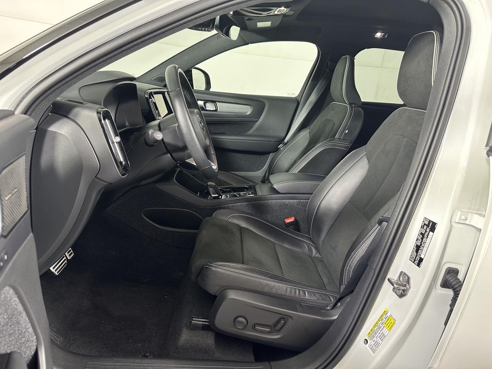 Used 2022 Crystal White Metallic Volvo R-Design image 6