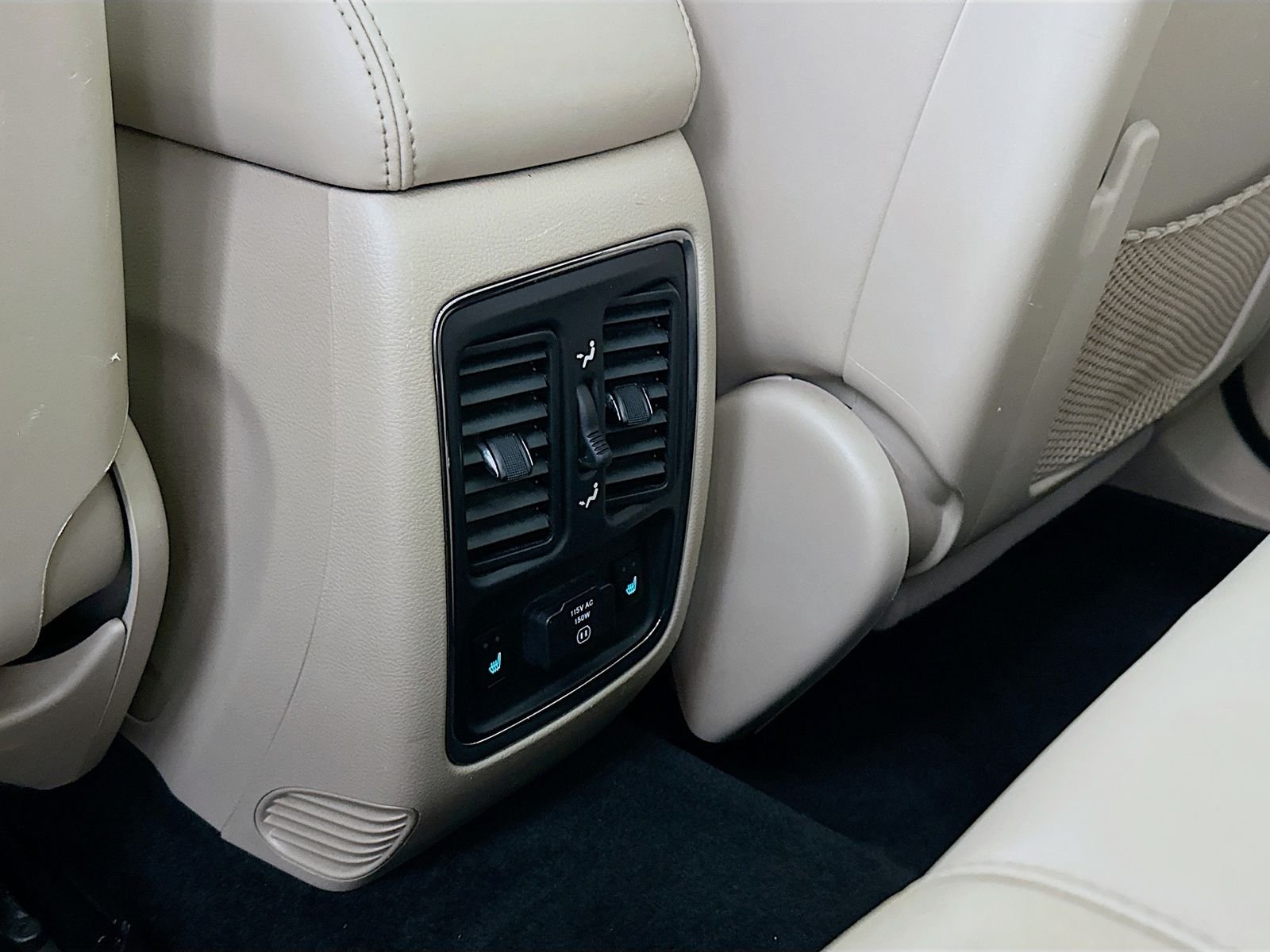 Used 2011 Stone White Clearcoat Jeep Limited image 25