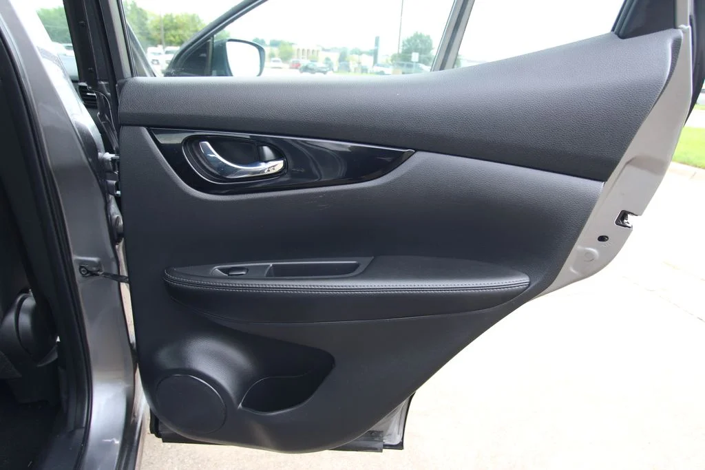 Used 2022 Gun Metallic Nissan SV image 39