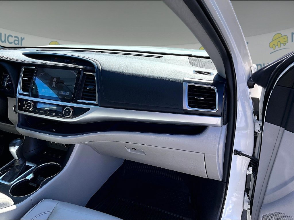Used 2019 Blizzard Pearl Toyota XLE image 13