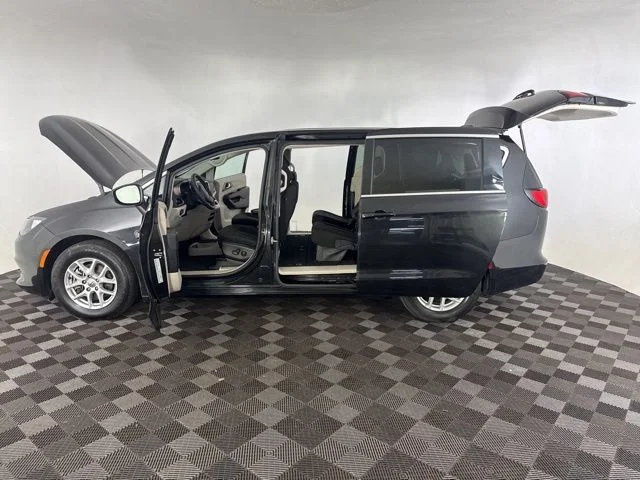 Used 2023 Black Chrysler LX image 9