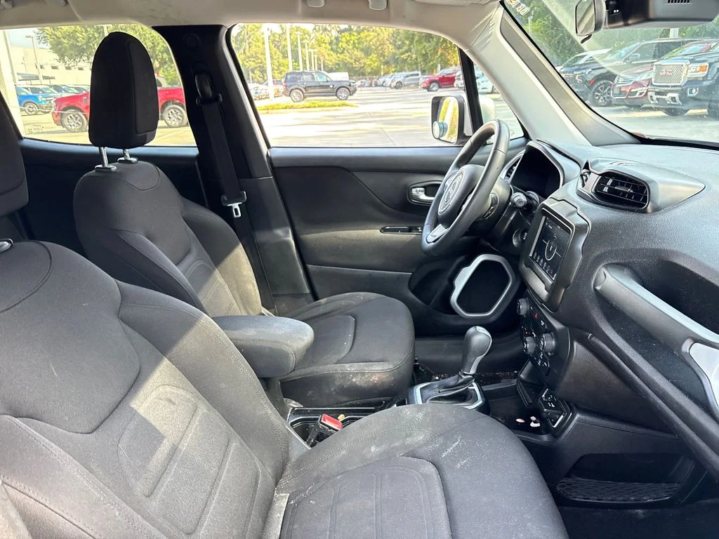 Certified Used 2018 Silver Jeep Latitude image 28
