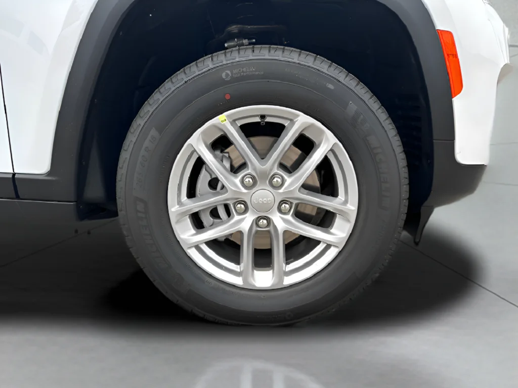 New 2026 Bright White Clear-Coat Exterior Paint Jeep Laredo image 14