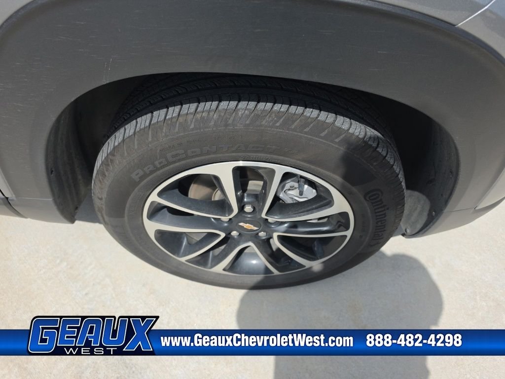 Used 2025 Gray Chevrolet LT image 32