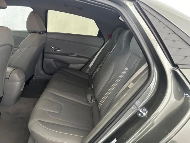 Used 2025 Gray Hyundai SEL Sport image 31