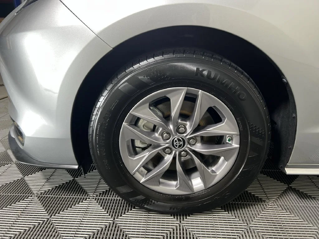 Used 2022 Silver Toyota XLE image 18