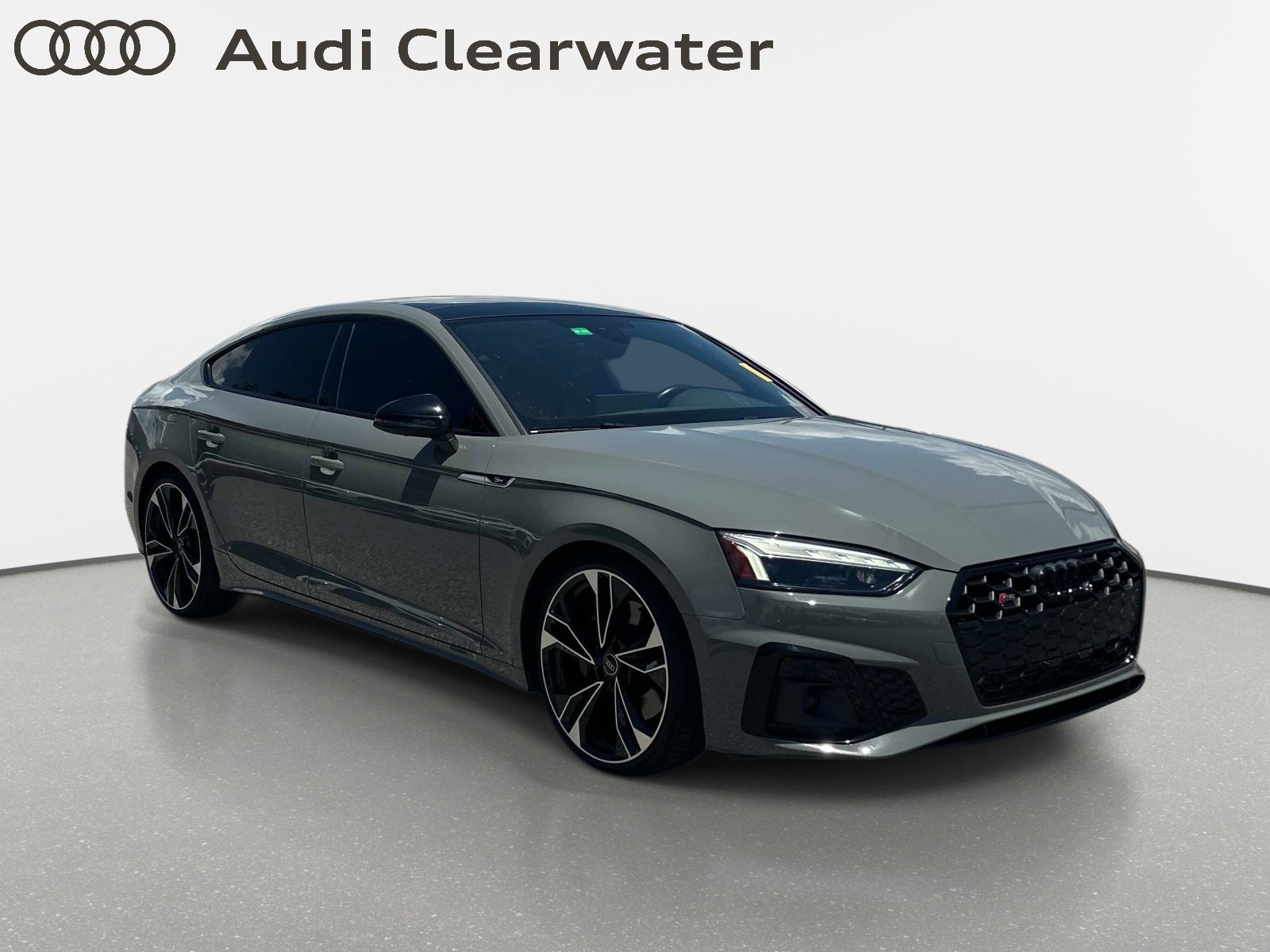 View vehicle photo 4