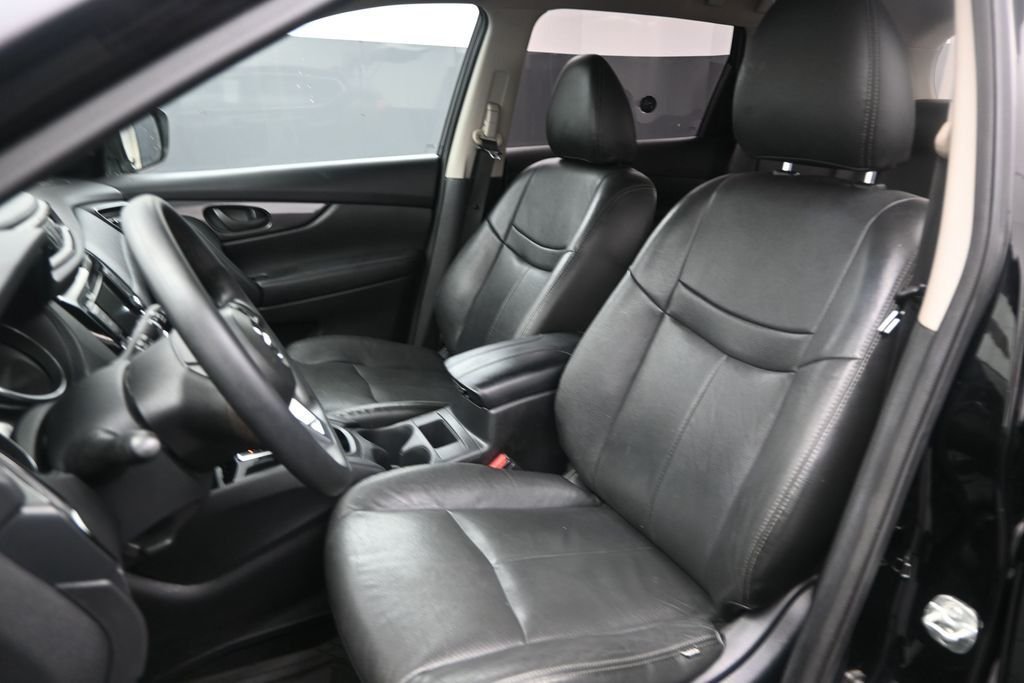Used 2020 Black Nissan S image 19