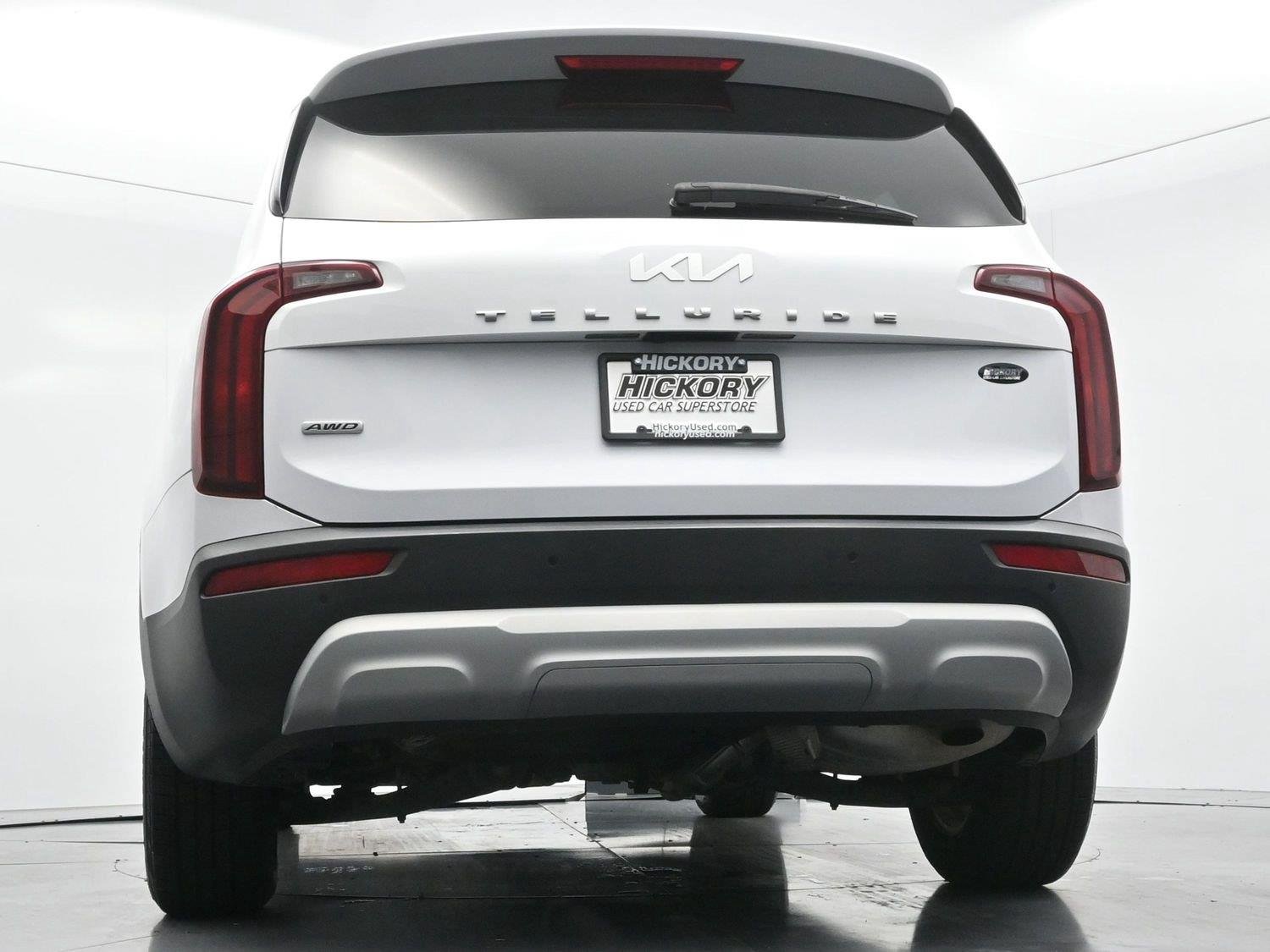 Used 2022 Glacial White Pearl Kia LX image 45