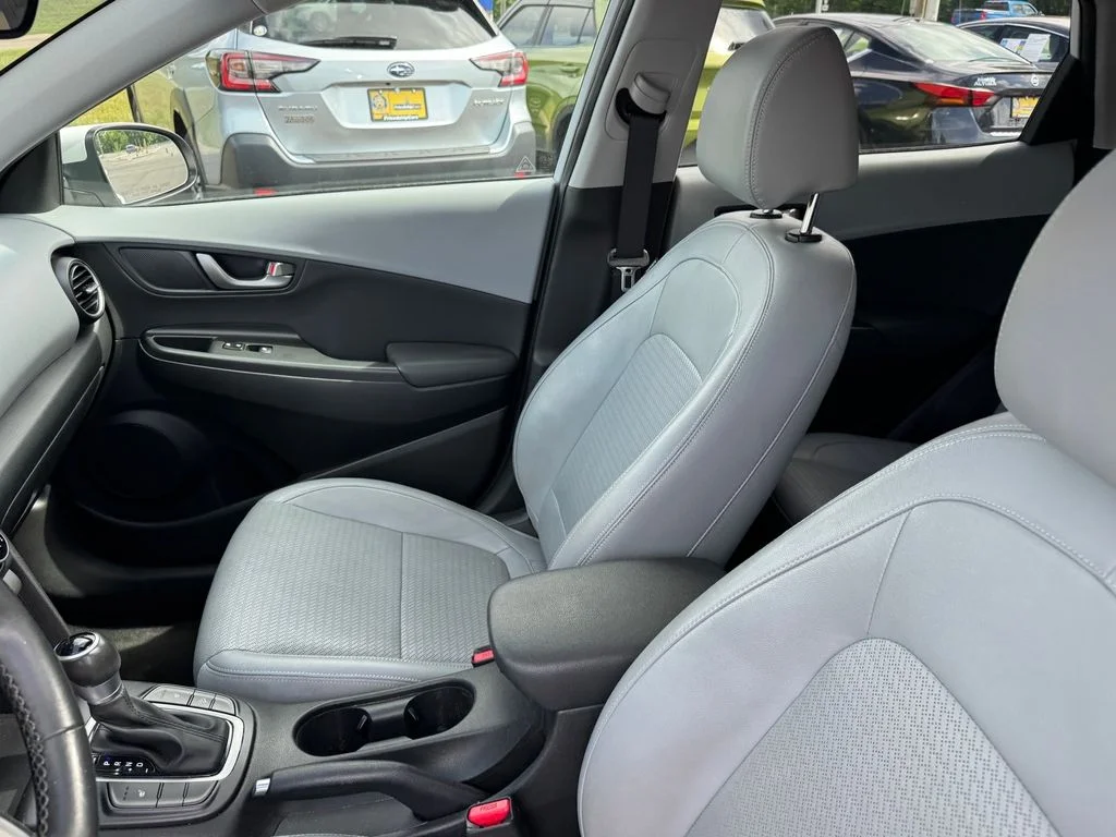 Used 2018 White Hyundai Limited image 7