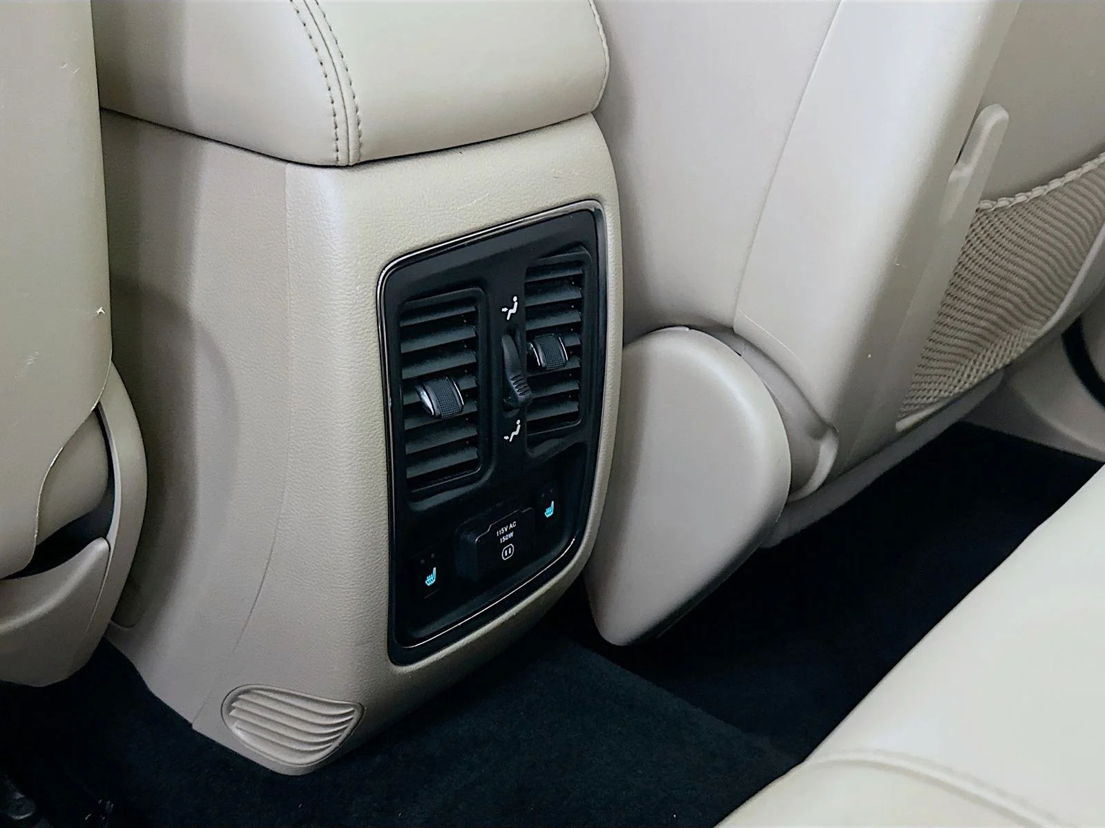 Used 2011 Stone White Clearcoat Jeep Limited image 25