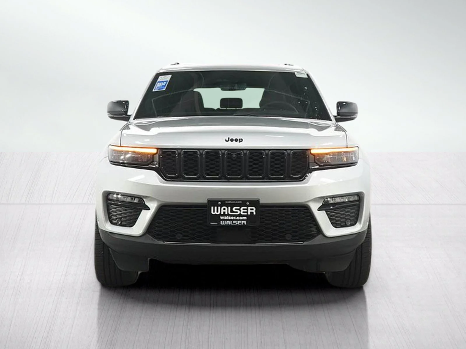 Used 2024 Silver Zynith Jeep Limited image 10