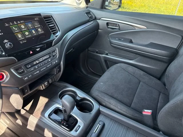 Used 2019 White Diamond Pearl Honda EX image 27