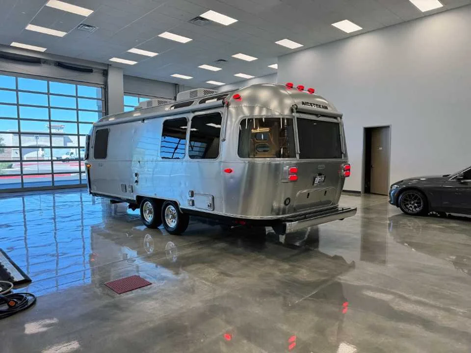 New 2027 SILVER AIRSTREAM  image 3