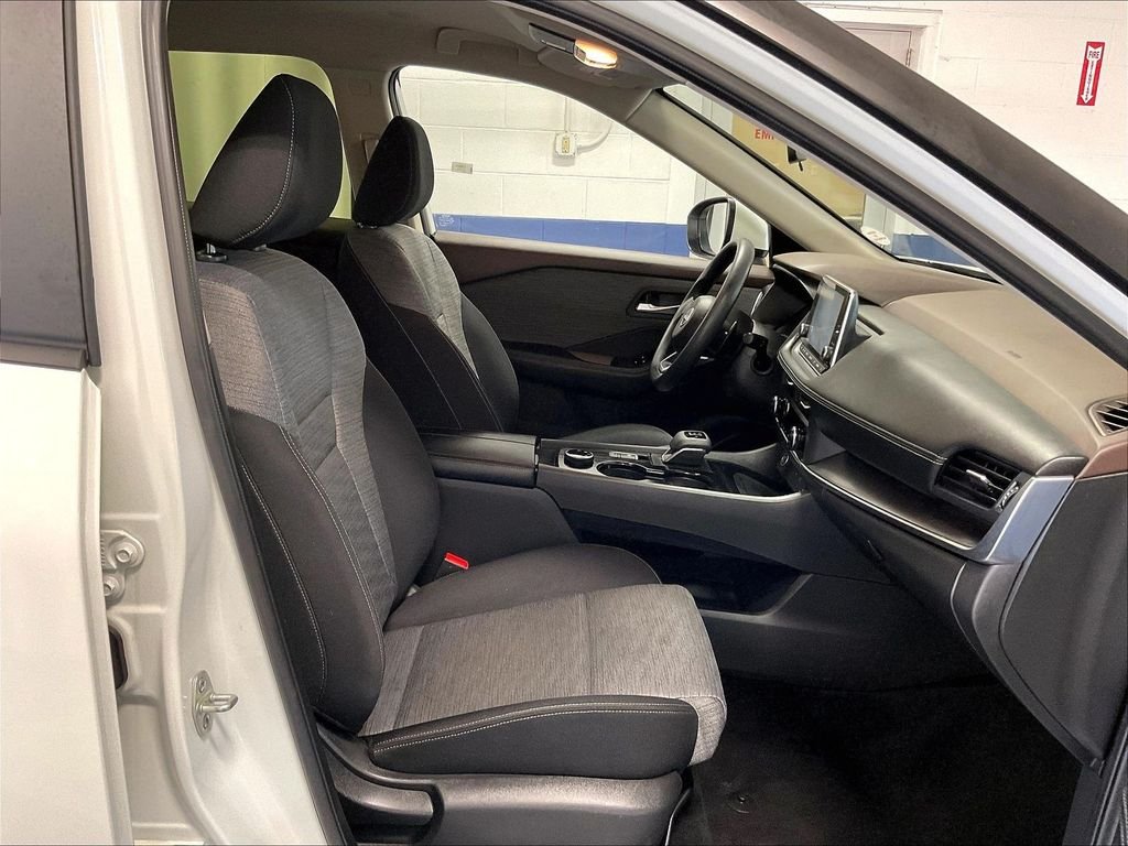 Used 2023 White Nissan SV image 11