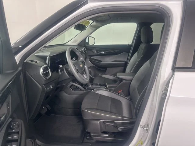 Used 2025 Summit White Chevrolet LT image 7