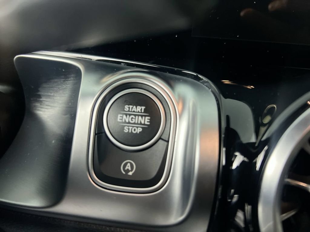 Used 2023 Blue Mercedes-Benz GLB 250 image 16