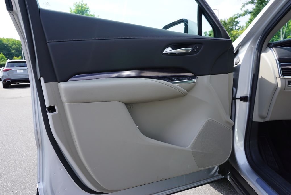 Used 2022 Radiant Silver Metallic Cadillac Luxury image 18